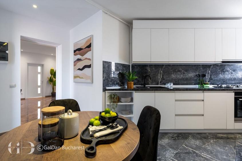 Apartament cu 4 camere, mobilat în P-ța Romană