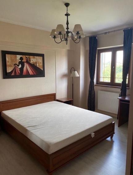 Apartament cu 3 camere decomandat în Tătărași