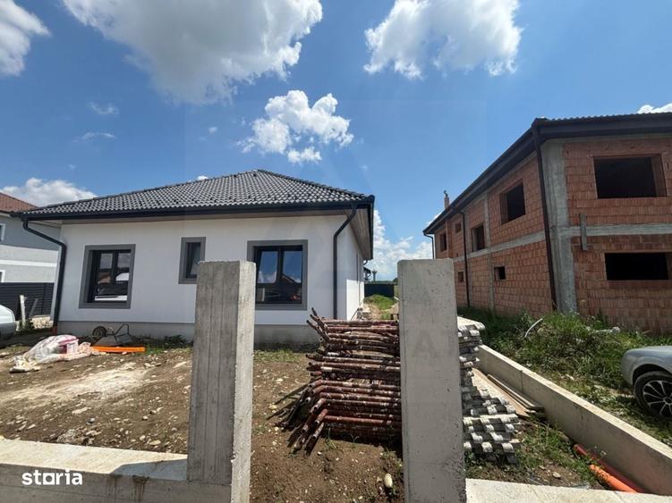 Casă cu 4 camere în Cristian