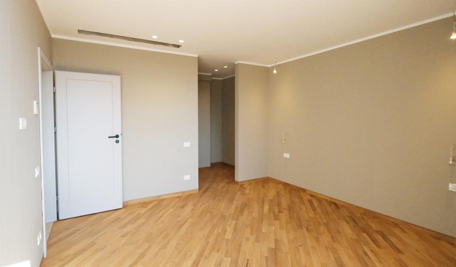 Apartament cu 4 camere în Dacia