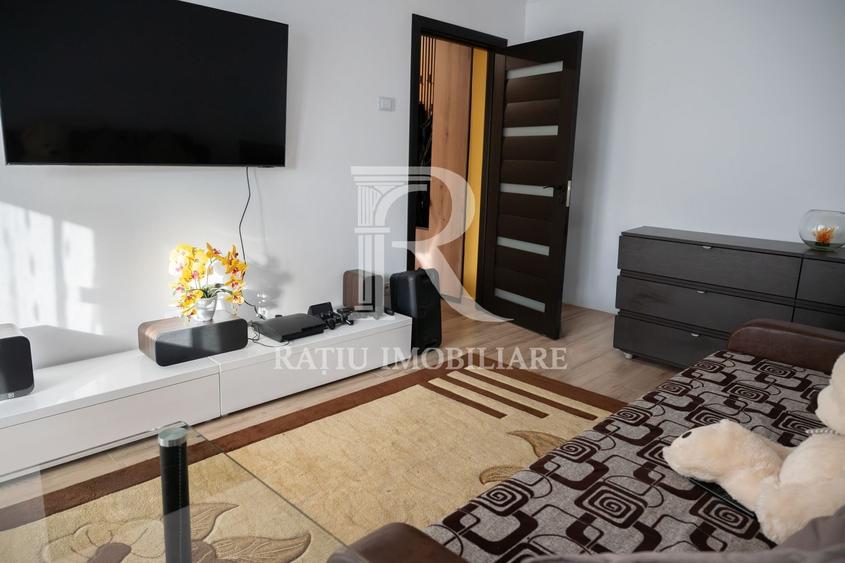 Apartament cu 3 camere decomandat, mobilat în Rogerius