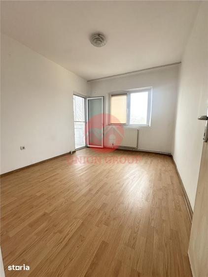 Apartament cu 4 camere decomandat în Km 4