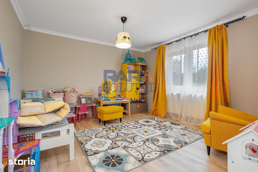 Casă cu 5 camere cu Teren 859 Mp în Central