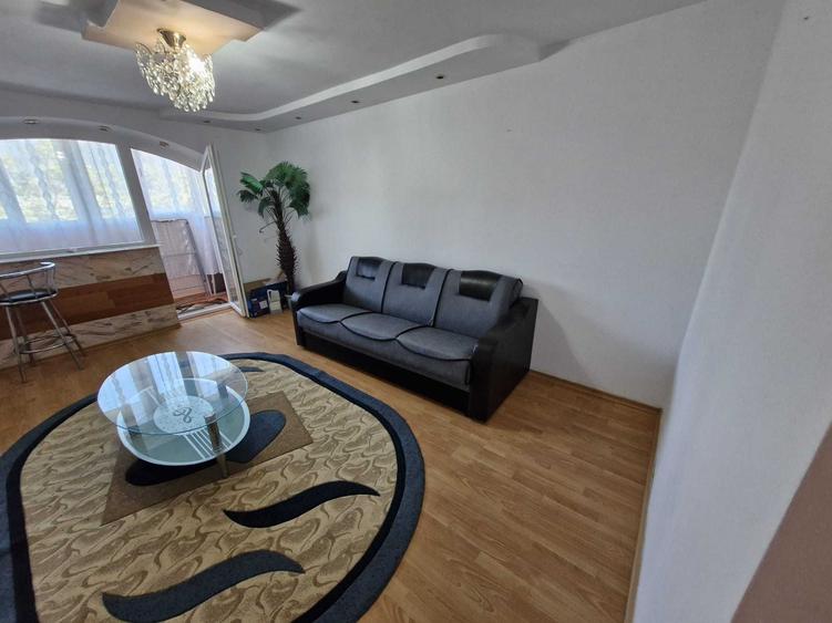 Apartament cu 2 camere decomandat în Cornișa