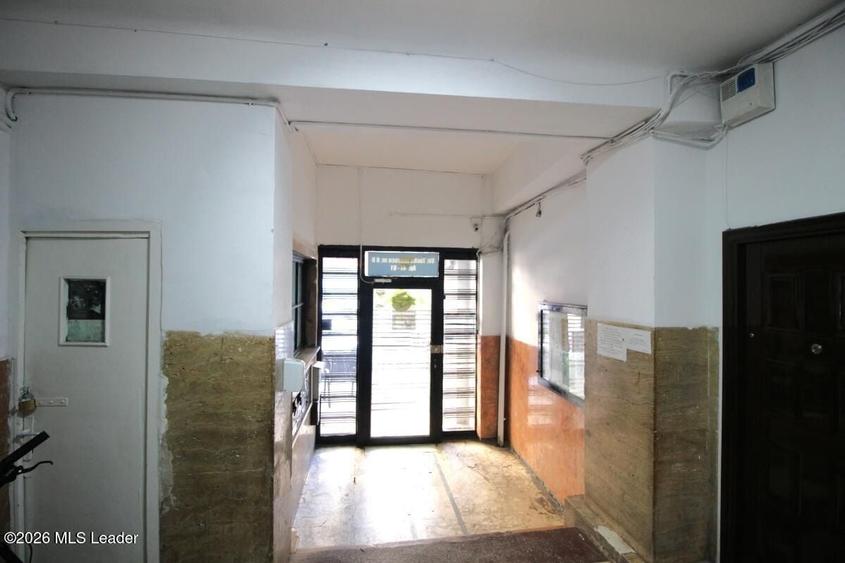 Piata Romana, 4 camere 138 MP total, Etaj 2/9, renovat - utilat, liber - 54