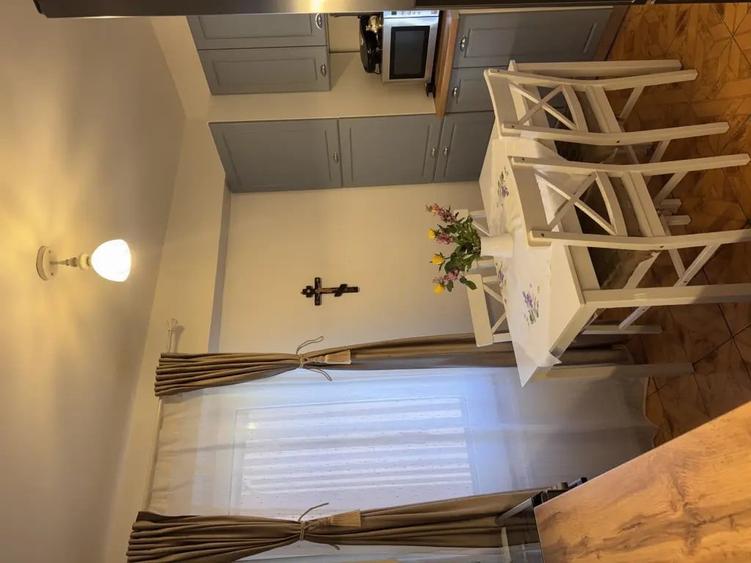 Apartament cu 4 camere decomandat în Tudor