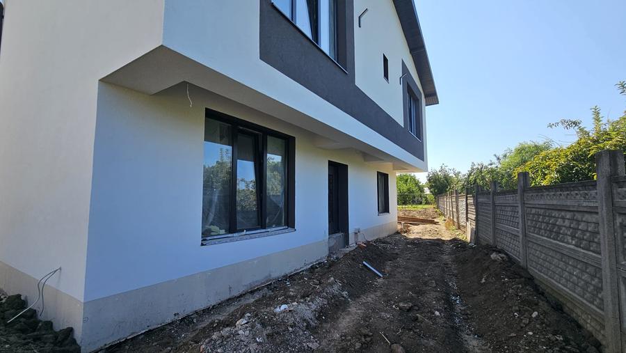 Casă individuală cu 4 camere cu Canalizare în Chiajna