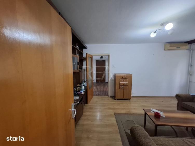 Apartament cu 3 camere semidecomandat în Drumul Taberei — fotografia 2