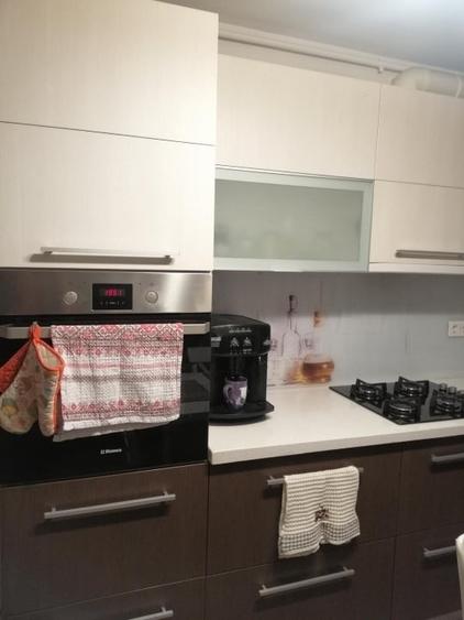 Apartament cu 3 camere semidecomandat, mobilat în Dristor