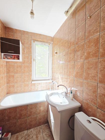 Apartament cu 3 camere semidecomandat în Micro 19
