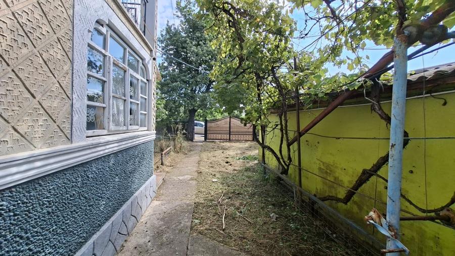 Casă individuală cu 4 camere cu Canalizare în Vest