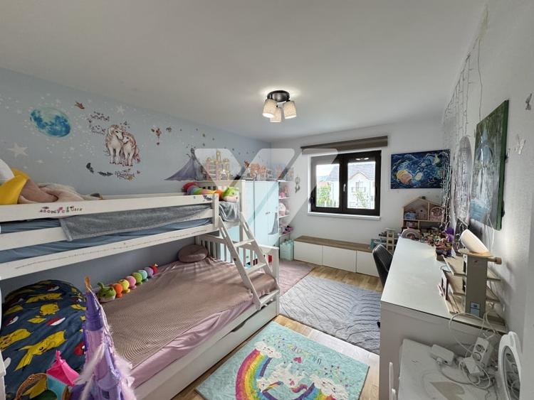 Duplex cu 4 camere cu Canalizare în Cristian