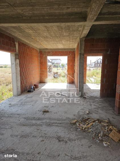Casă cu 8 camere cu Teren 681 Mp în Central