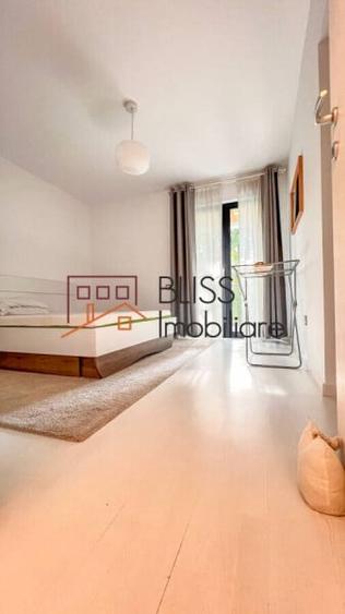 Apartament cu 3 camere semidecomandat în Sisești