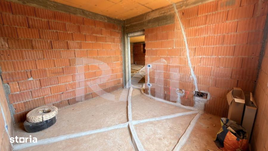 Casă cu 3 camere cu Teren 2854 Mp în Șimnicu de Sus