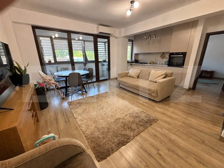 Apartament cu 2 camere semidecomandat, mobilat în Valea Adâncă