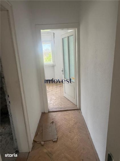 Casă cu 5 camere cu Teren 400 Mp în Titulescu