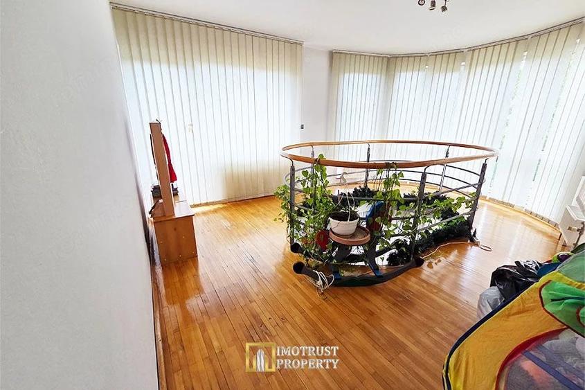 Casă cu Teren 2045 Mp în Aradul Nou