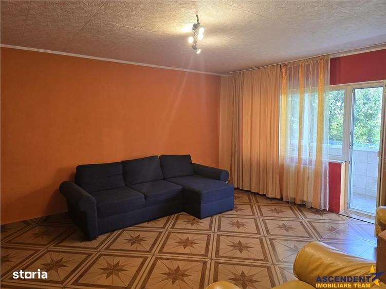 Apartament cu 3 camere decomandat în Noua
