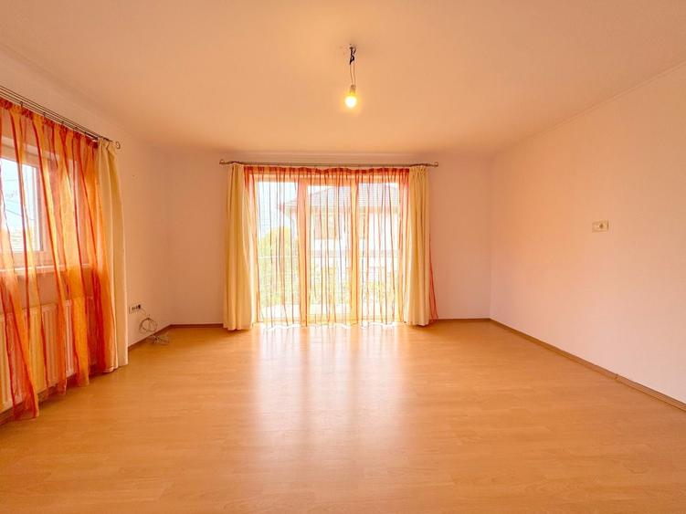 Casă individuală cu 5 camere cu Canalizare în Complex Studențesc