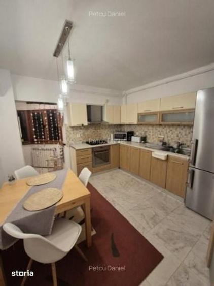 Apartament cu 3 camere semidecomandat în Sat Vacanță