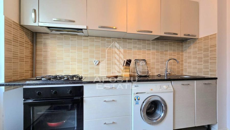 Apartament cu 3 camere semidecomandat, mobilat în Central