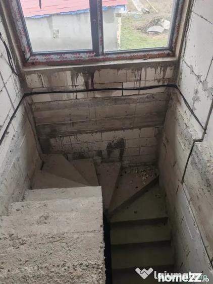 Casă cu 4 camere cu Teren 1380 Mp în Brazi