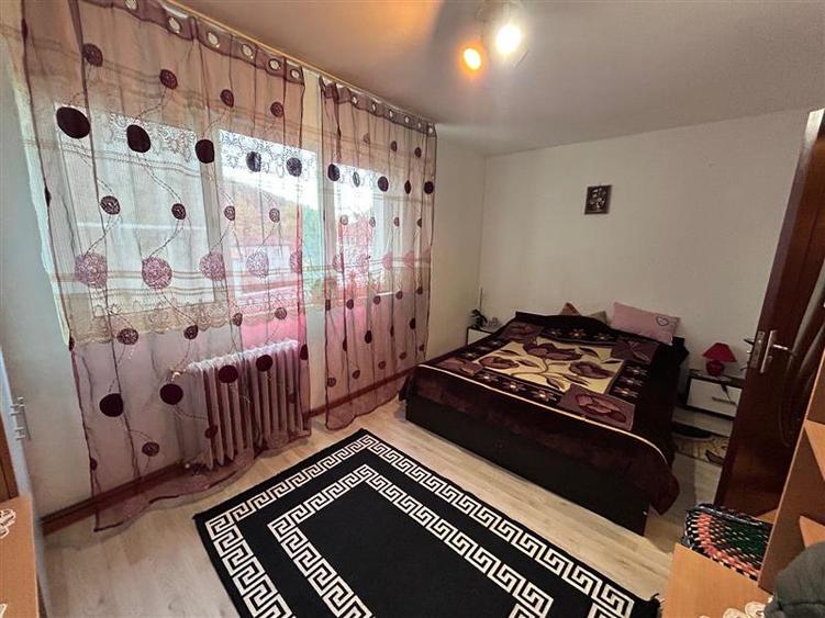 Apartament cu 2 camere semidecomandat în Moroasa 1