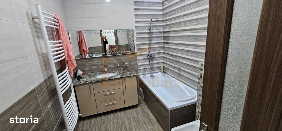 Apartament cu 3 camere decomandat în Tractorul
