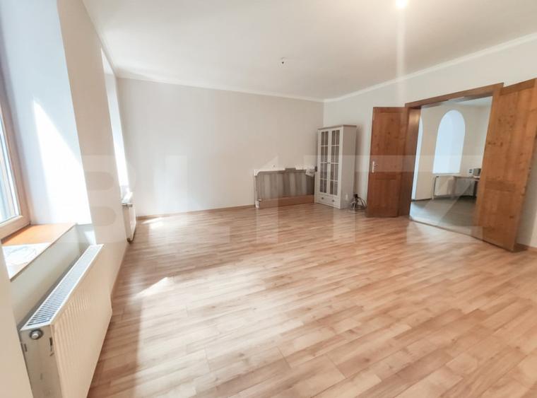 Casă cu 5 camere cu Teren 598 Mp în Central