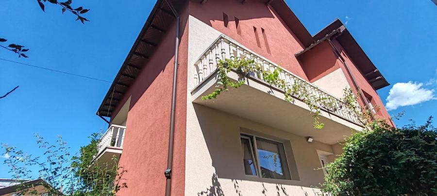 Casă individuală cu 5 camere cu Piscina în Curtea de Argeș