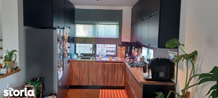 Casă cu 5 camere cu Teren 470 Mp în Săbăreni