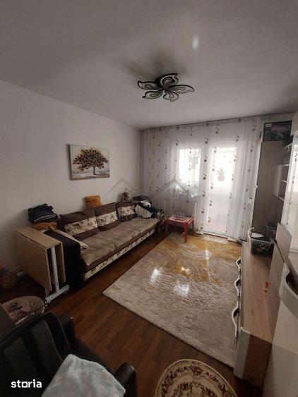 Apartament cu 3 camere decomandat în Canta