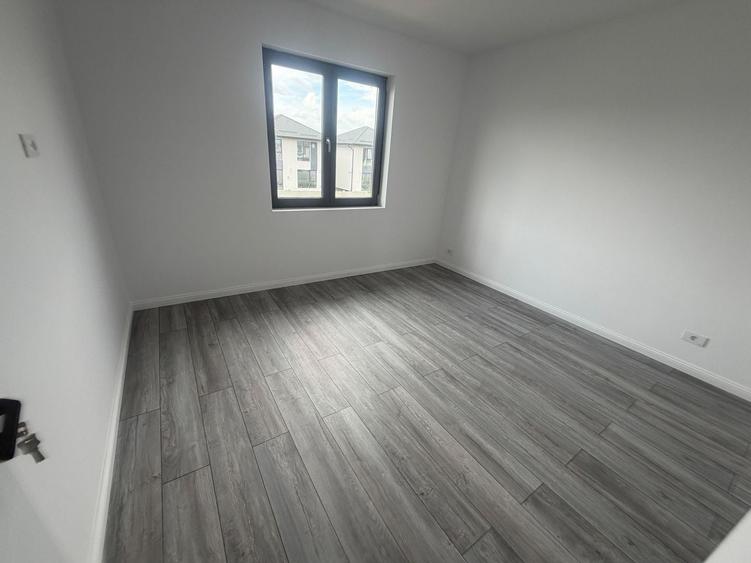 Casă individuală cu 4 camere cu Canalizare în Central