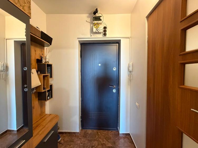 Garsonieră decomandată în Titan