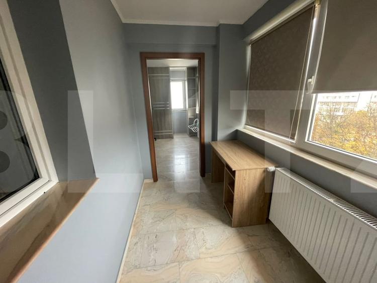 Apartament cu 4 camere decomandat, mobilat în Girocului