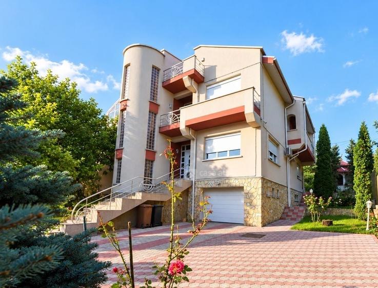 Casă individuală cu 6 camere cu Canalizare în Bucium