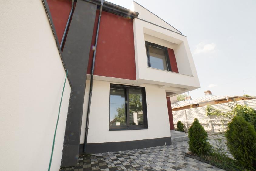 Casă individuală cu 5 camere cu Canalizare în Chitila