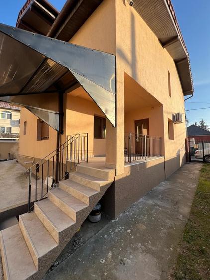 Casă cu 5 camere cu Teren 300 Mp în Exterior Vest