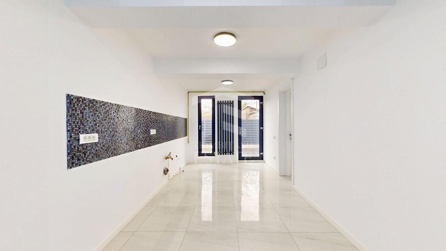 Casă individuală cu 7 camere cu Canalizare în Colentina