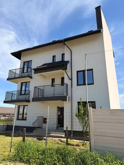 Casă individuală cu 8 camere cu Canalizare în Rahova