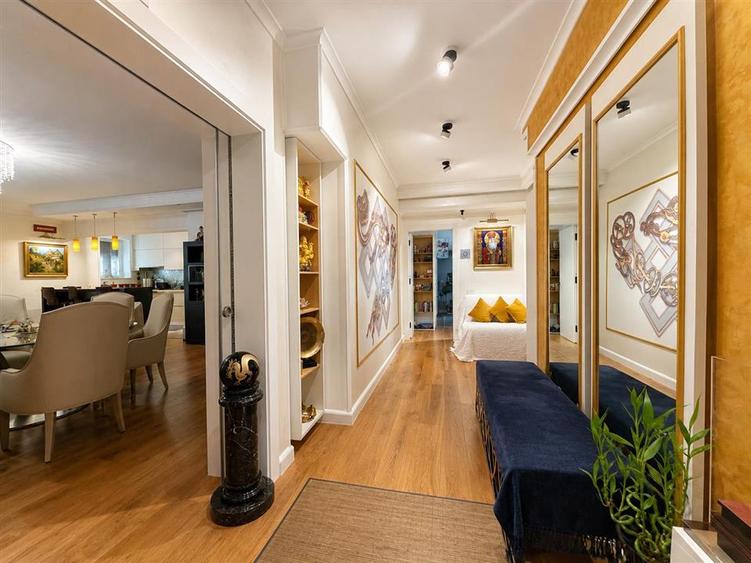 Apartament cu 4 camere decomandat în Herăstrău