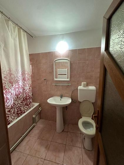 Apartament cu 3 camere decomandat în Fetești-Gară