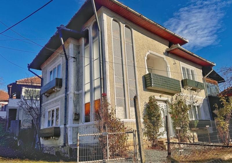 Casă cu 4 camere în Central