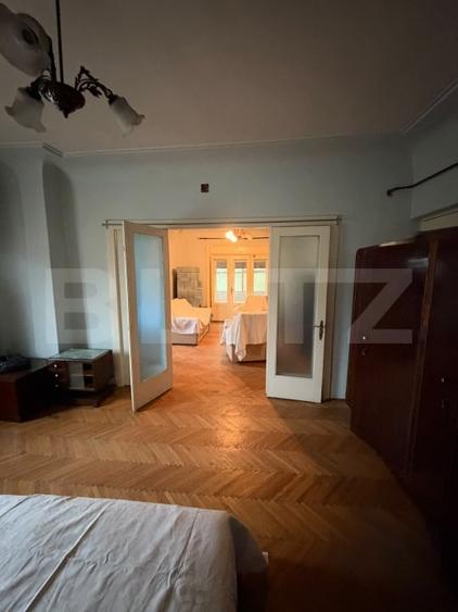 Apartament cu 4 camere decomandat, mobilat în Central
