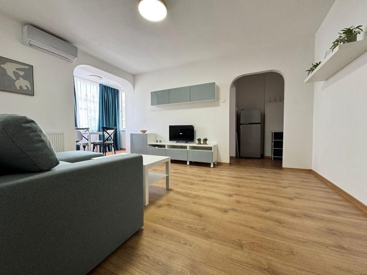 Apartament cu 2 camere semidecomandat, mobilat în P-ța Unirii