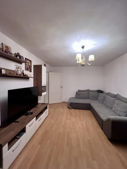 Apartament cu 3 camere decomandat, mobilat în Lipovei