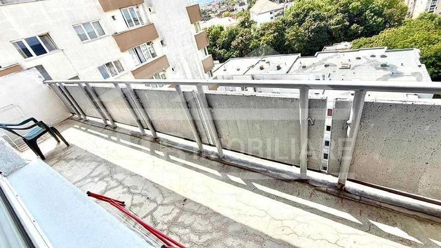 Apartament cu 3 camere decomandat, mobilat în Cornișa