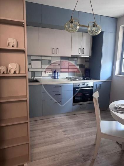 Apartament cu 2 camere decomandat, mobilat în Semicentral