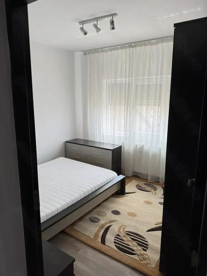 Apartament cu 3 camere decomandat în Girocului